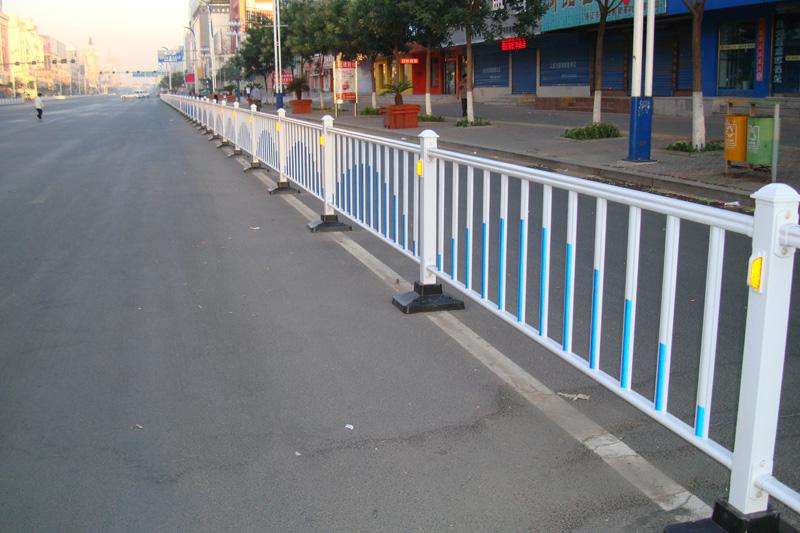1-200406091202D4 市政护栏
