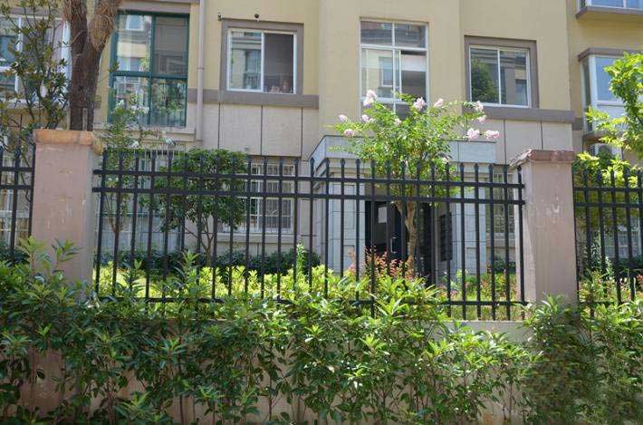 小区新钢护栏有什么规格特点适用范围包括哪些？