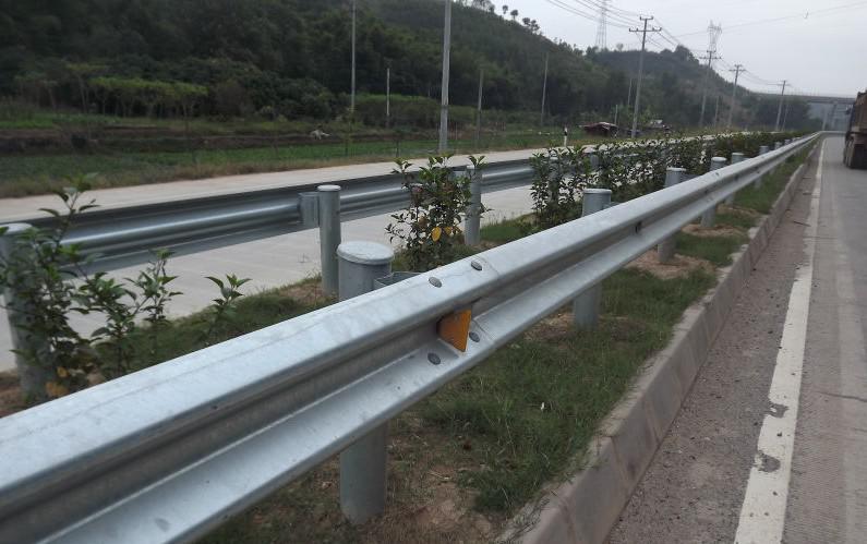 1-20051P95534B4 高速公路护栏