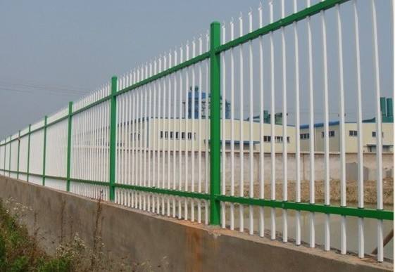 道路铁艺护栏安装定做哪家好？